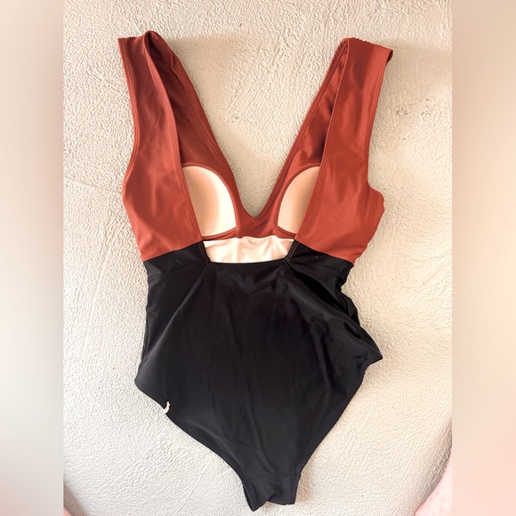 summersalt ruched backflip - Picture 3 of 5